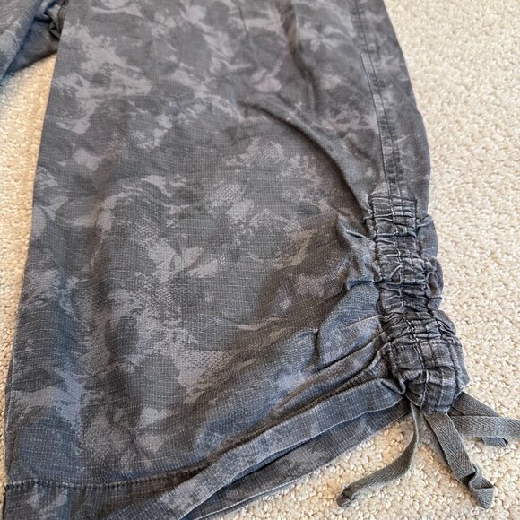 Nike ACG Pants Camo Cargo Capri Gray Ripstop Outdoors Athletic Camping Size 10 - Picture 8 of 12